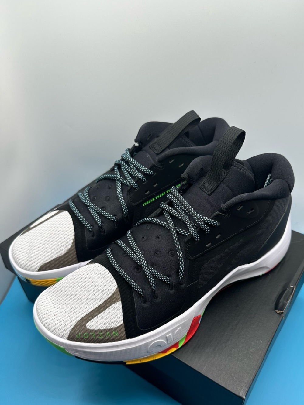 Jordan Zoom Separate Men’s size 11 Brand new in box !